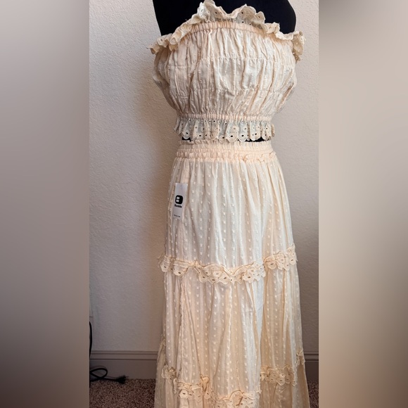 The Buckle Cream Tiered maxi Skirt and matching top NWT - Picture 5 of 8